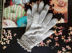 Cable Accent Gloves