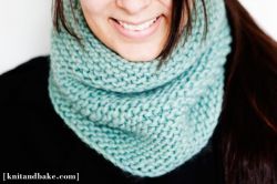 Easy Turquoise Garter Stitch Cowl Pattern
