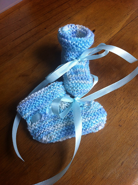 Knitting Patterns Galore - Simple Baby Booties