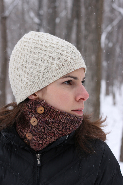 Knitting Patterns Galore - Buttons Cowl
