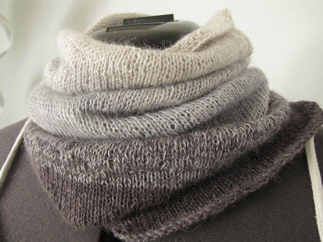 Modelli di maglieria Galore Ombre Cowl