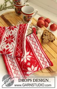 Potholders with Nordic Pattern for Christmas