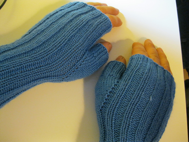 Knitting Patterns Galore - Fingerless Gloves for Men
