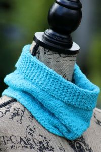 Dot Knot Cowl