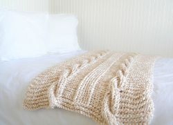Endless Cables Chunky Throw