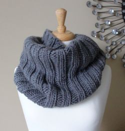 Bulky Ribbed Cowl