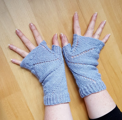 Knitting Patterns Galore - Bryanna's Two Needle Gloves