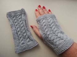 Bonnie Cabled Handwarmers