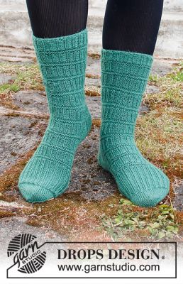 Walking The Green Lines Socks