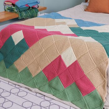 Motif Mountain Peaks Blanket