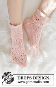 Pretty in Peach Socks