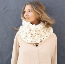 Lola Cowl