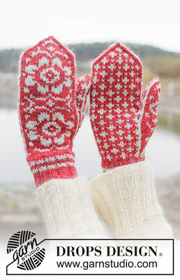 Festive Nordic Mittens