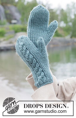 Tidebound Twist Mittens