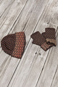 To a T Hat & Mitts Set