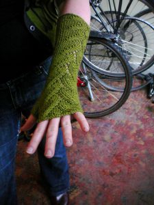 Foliage Lace Mitts