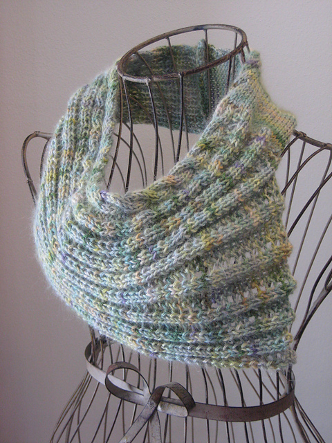 Knitting Patterns Galore - Ribbed Shell Cowl