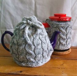 Cabled Cafetière & Tea Cozy