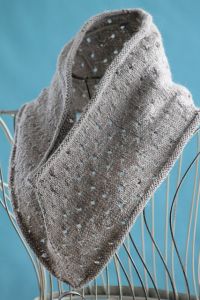 Simple Eyelet Cowl